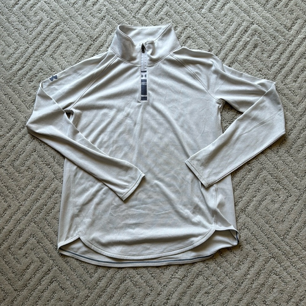 Under Armour  youth girls heat gear base layer top size YXL long sleeve